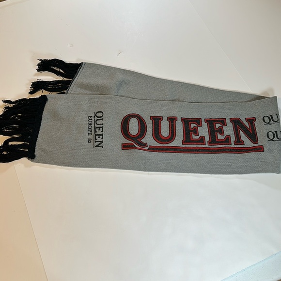 QUEEN 1982 EUROPEAN TOUR SCARF HOT SPACE TOUR FREDDIE MERCURY - Picture 1 of 8